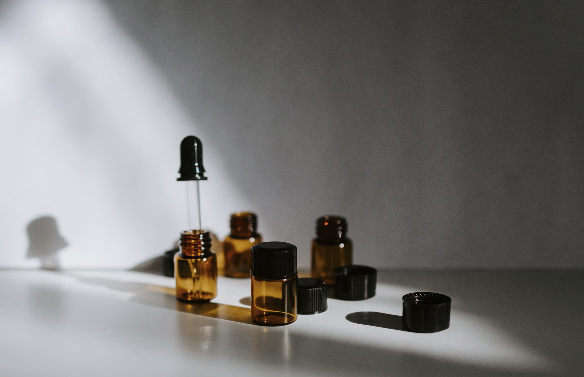 10 Essential Oils That Instantly Relieve Itchy Skin