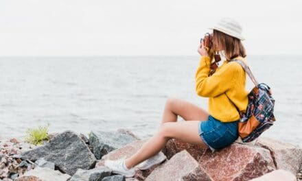 travel solo woman with backpack travelling