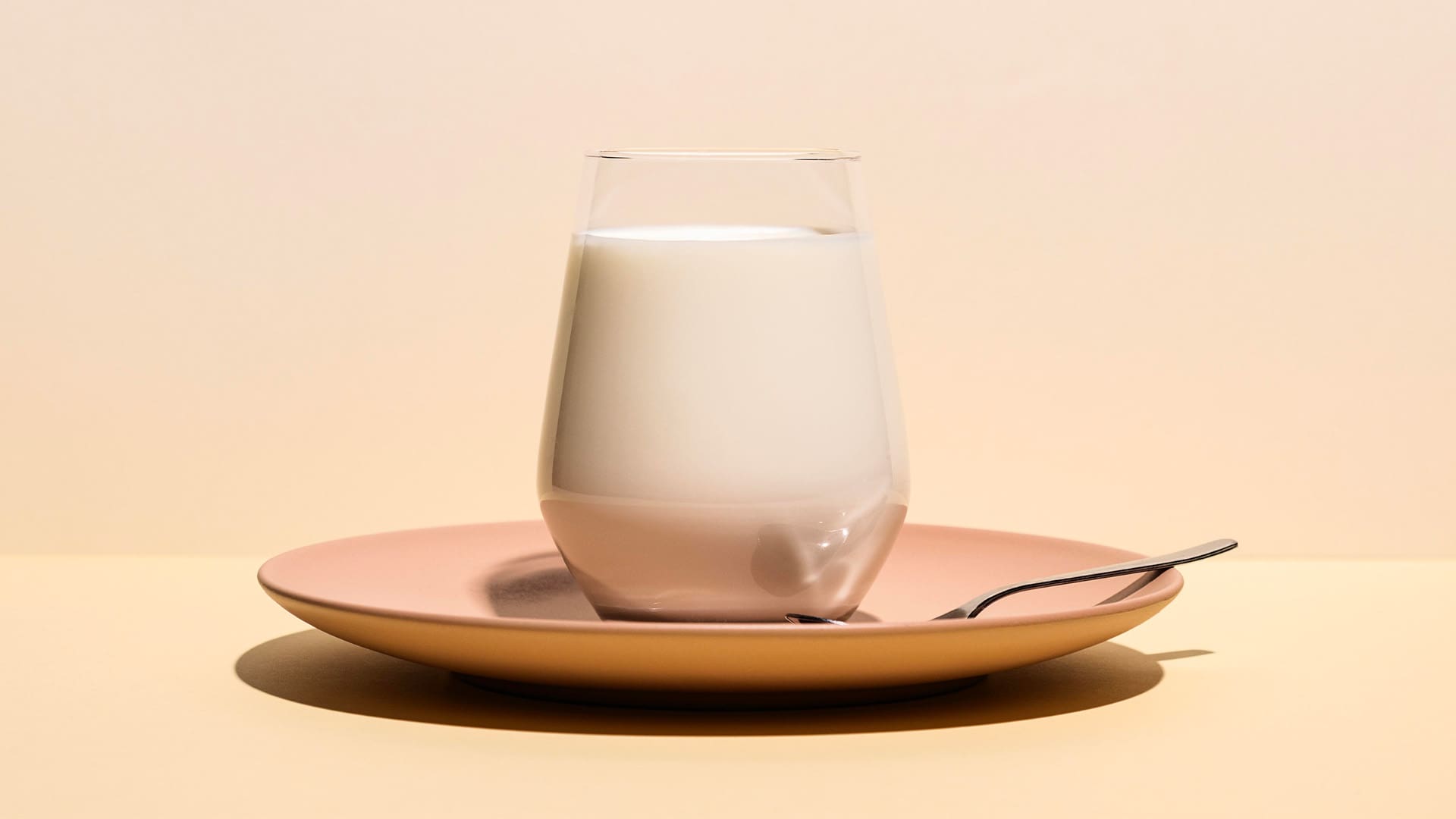 delicious-yogurt-concept-with-copy-space (2) kefir in a glass