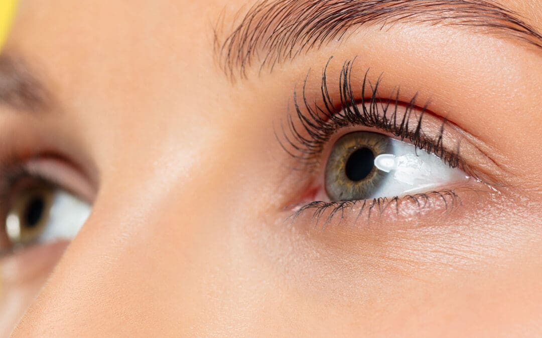 Can Castor Oil Really Help Your Eyelashes Grow? Dermatologists Weigh In