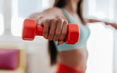 How To Find The Right Dumbbell Weight For Your Fitness Goals, According To A Personal Trainer
