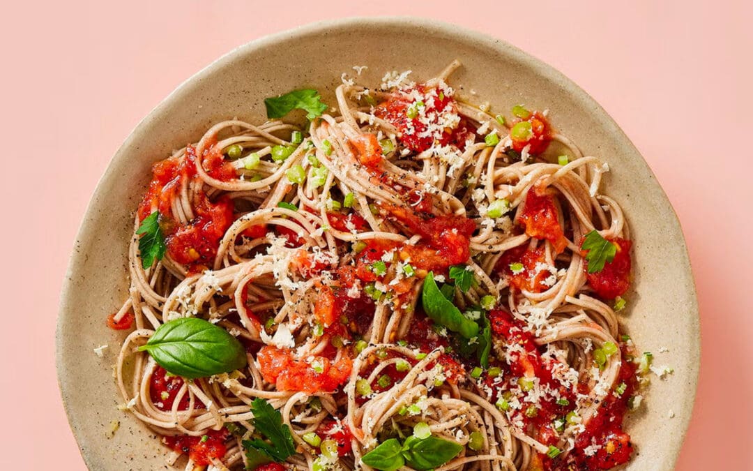 You’ll Love This Easy No-Cook Tomato Sauce With Spaghetti Recipe